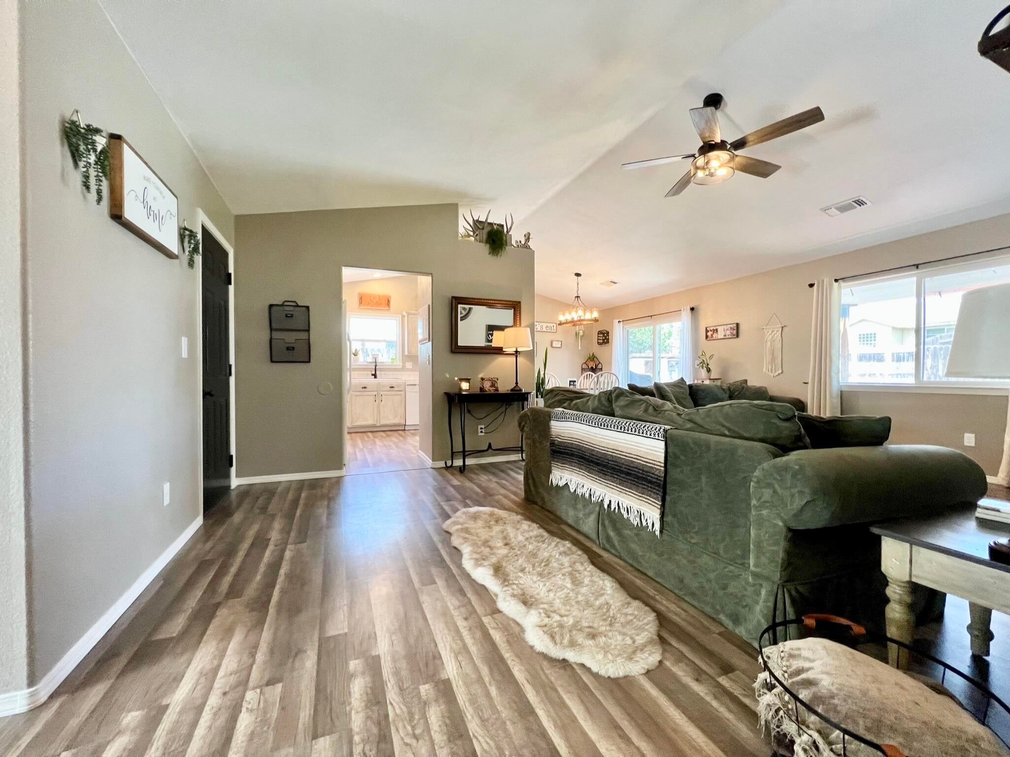 7339 Ruth Drive Klamath Falls, OR 97603 - Photo 3 of 29 IMG_1394