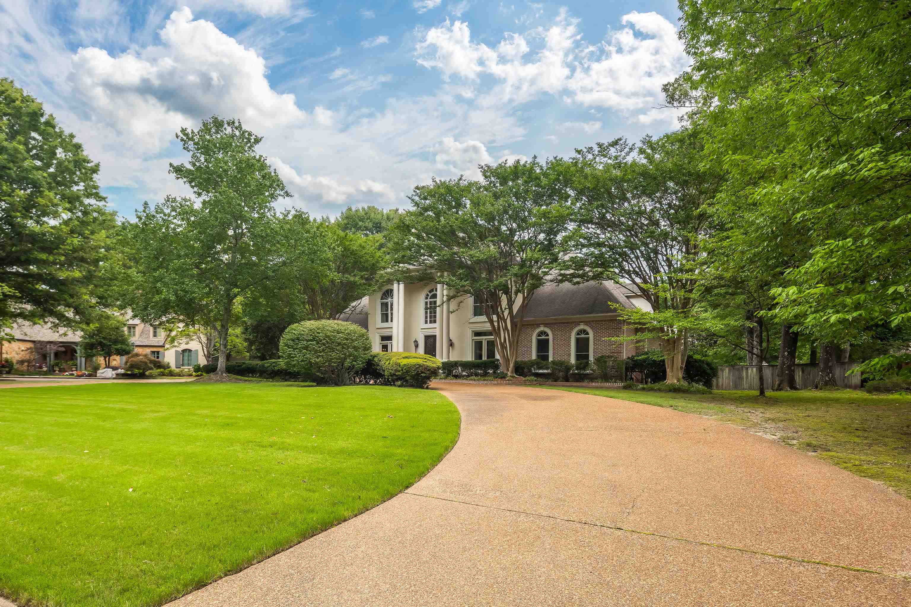 350 Bluff Ridge Cove Memphis, TN 38018 - Photo 4 of 37 Grand Southern architecture featuring a columned portico and arched windows