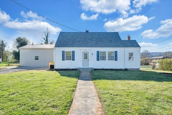 $298,000 | 2105 Mountain Avenue, Salem, VA 24153