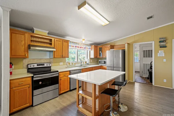 $369,000 | 1427 Elmhurst Drive, Lakehills, TX 78063
