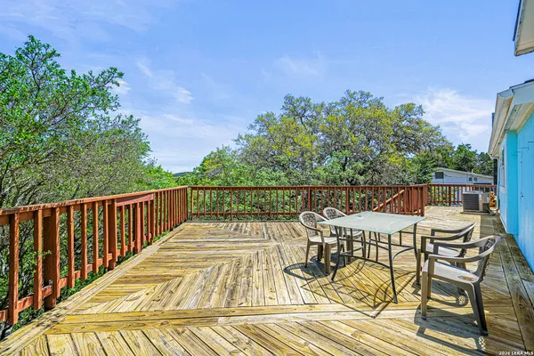 $369,000 | 1427 Elmhurst Drive, Lakehills, TX 78063