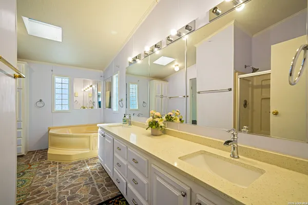 $369,000 | 1427 Elmhurst Drive, Lakehills, TX 78063