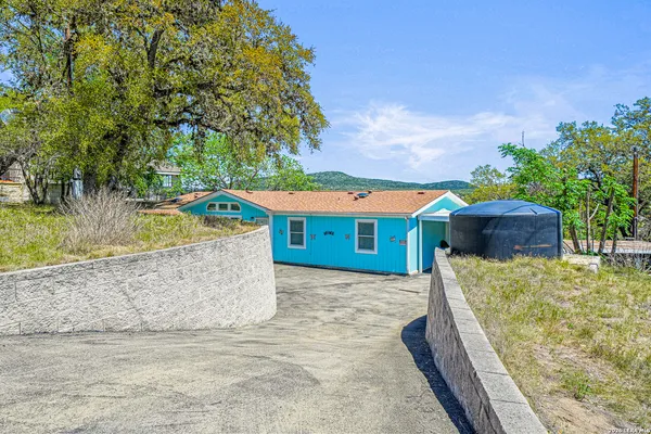 $369,000 | 1427 Elmhurst Drive, Lakehills, TX 78063