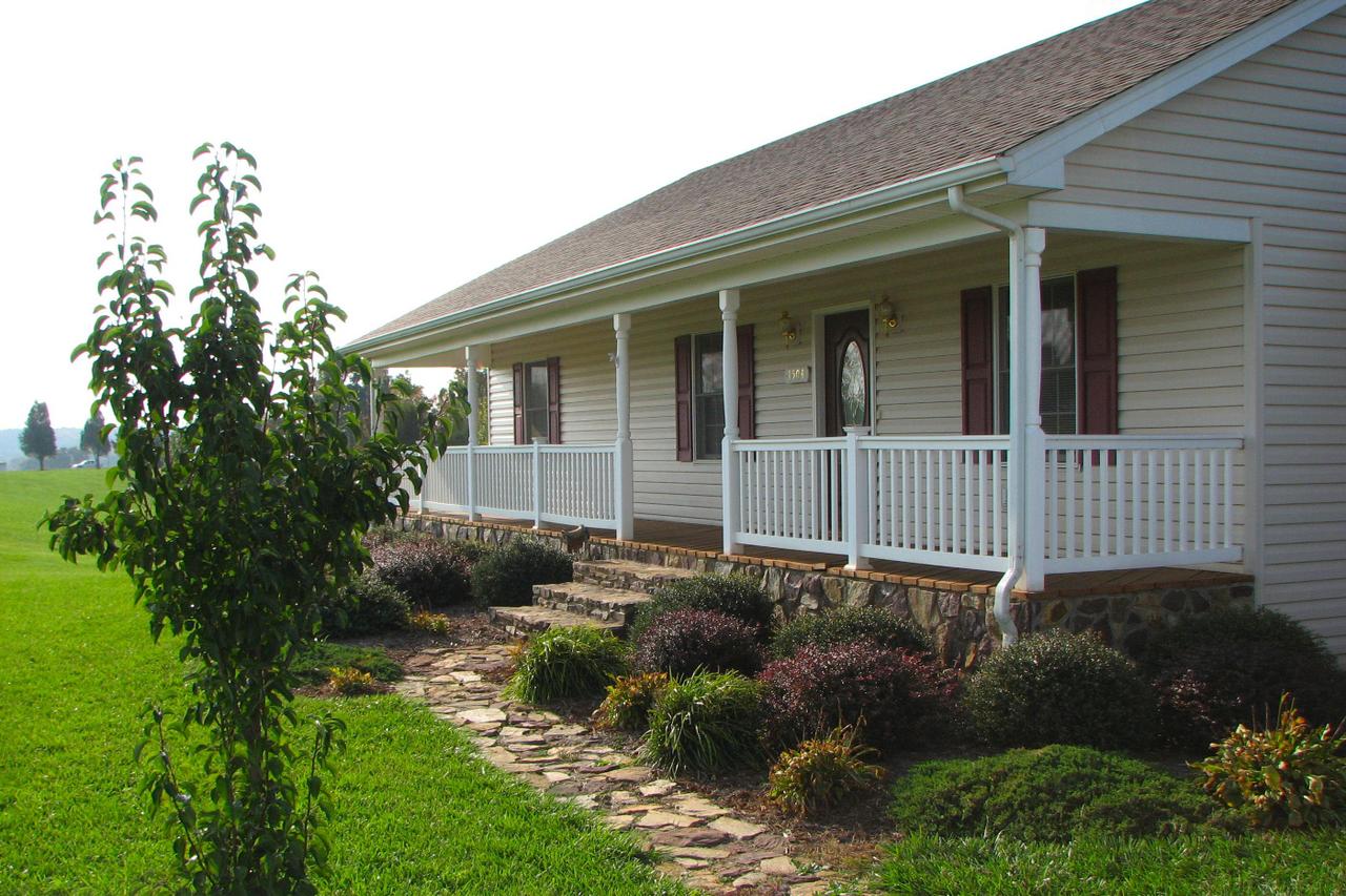 1504 Broken Bow Road Moneta, VA 24121 - Photo 1 of 31 Main Front