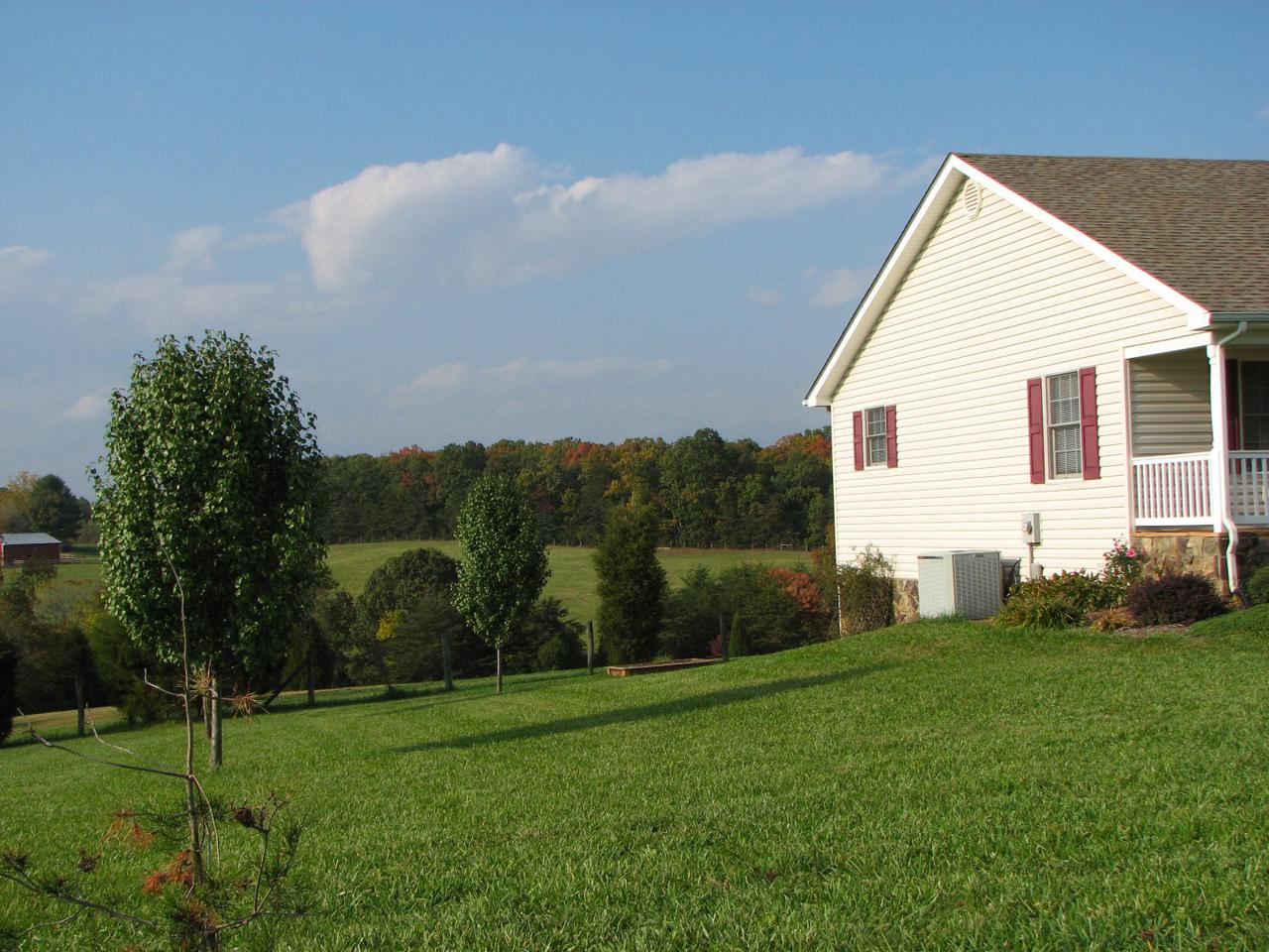 1504 Broken Bow Road Moneta, VA 24121 - Photo 3 of 31 Side View