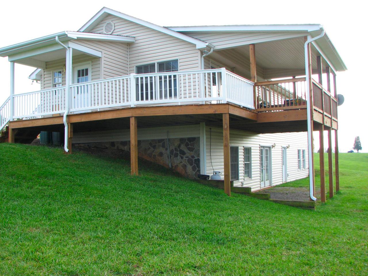1504 Broken Bow Road Moneta, VA 24121 - Photo 6 of 31 Facing Right Side
