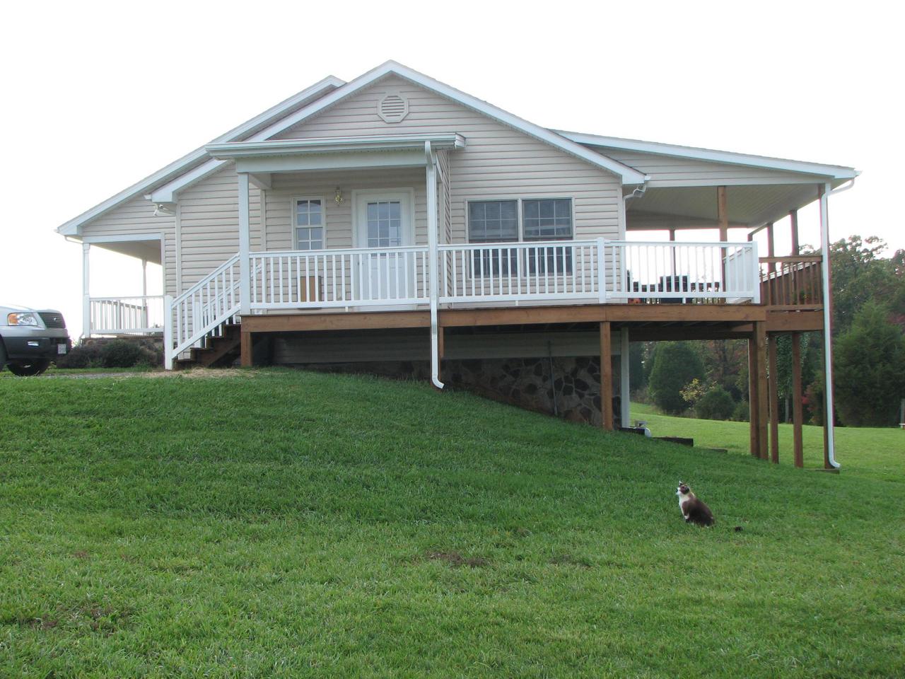 1504 Broken Bow Road Moneta, VA 24121 - Photo 7 of 31 Facing Right Side