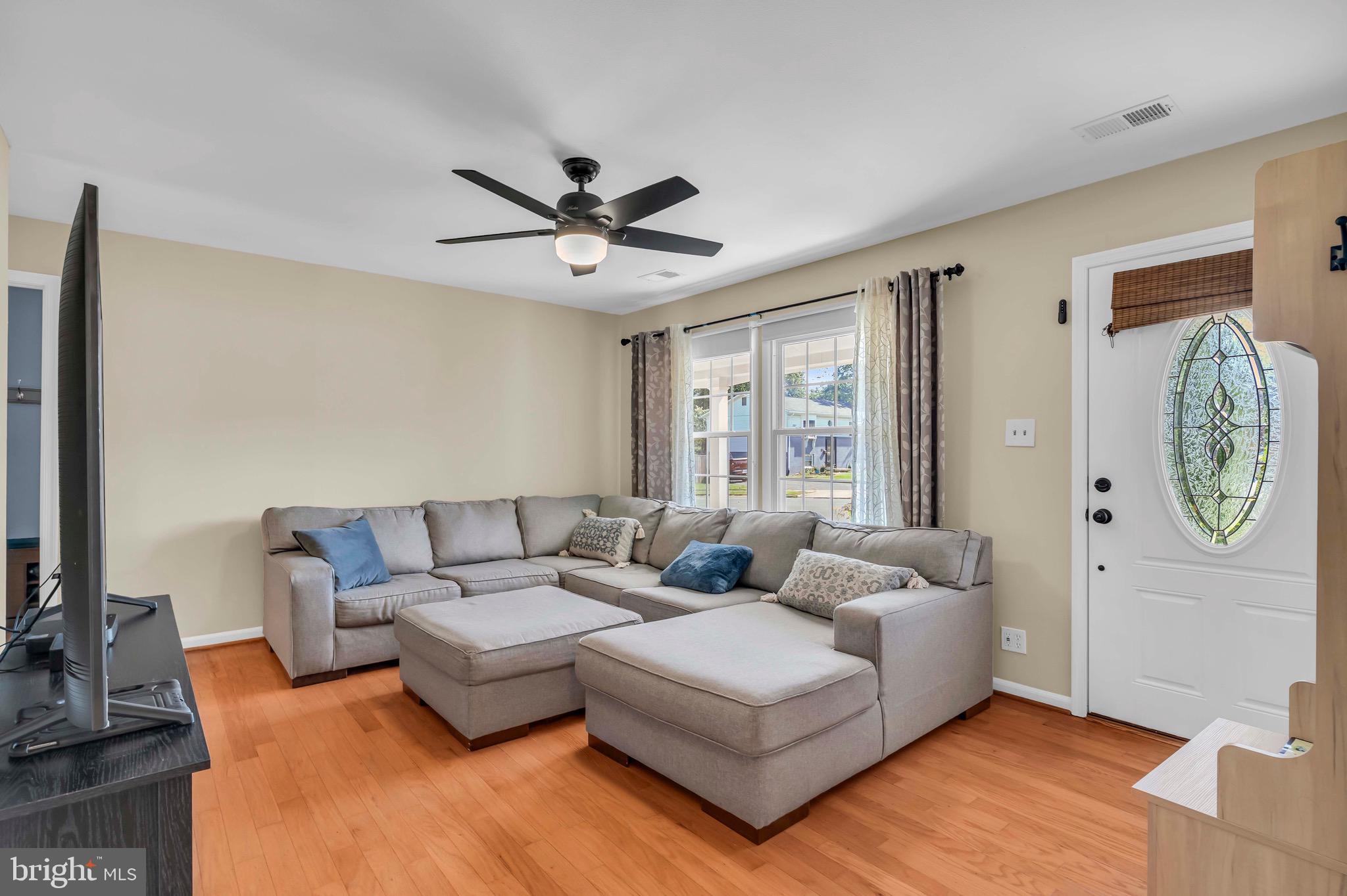 101 West Beech Road Sterling, VA 20164 - Photo 7 of 36