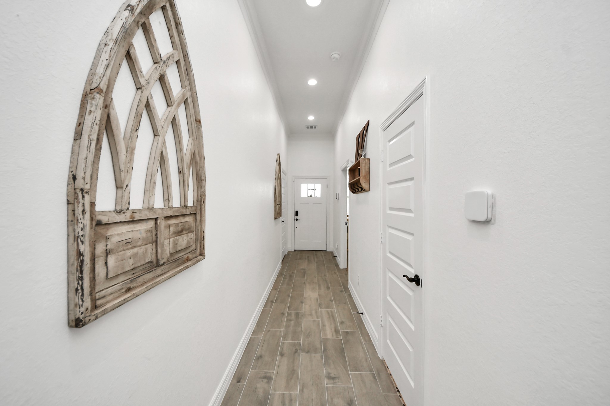 111 Alder Loop Anahuac, TX 77514 - Photo 44 of 50 Entry Way Hall