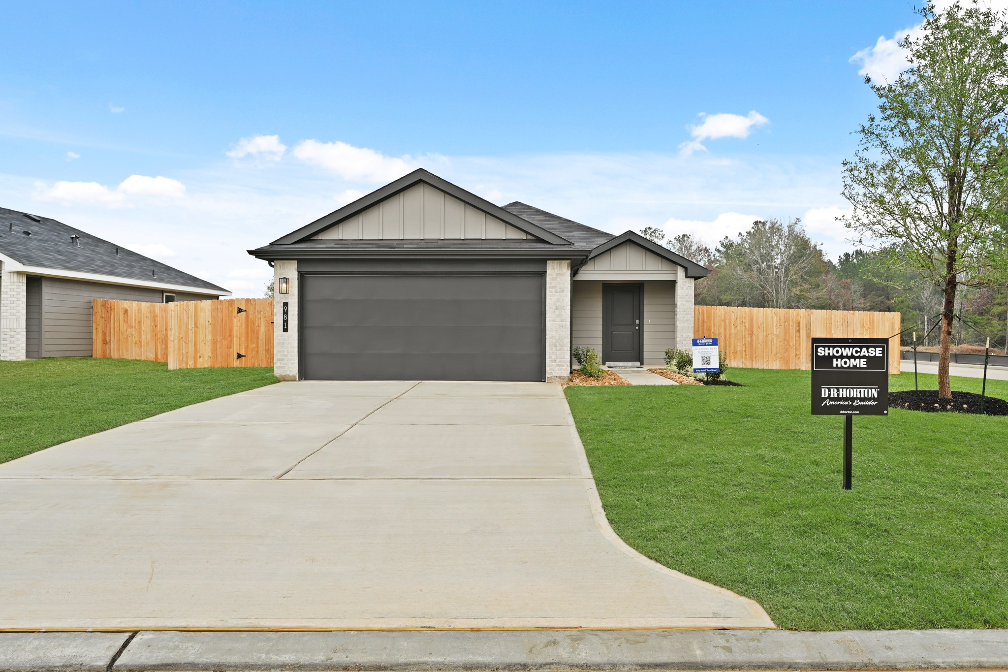 981 Sutherland Fls Street Conroe, TX 77303 - Photo 2 of 28