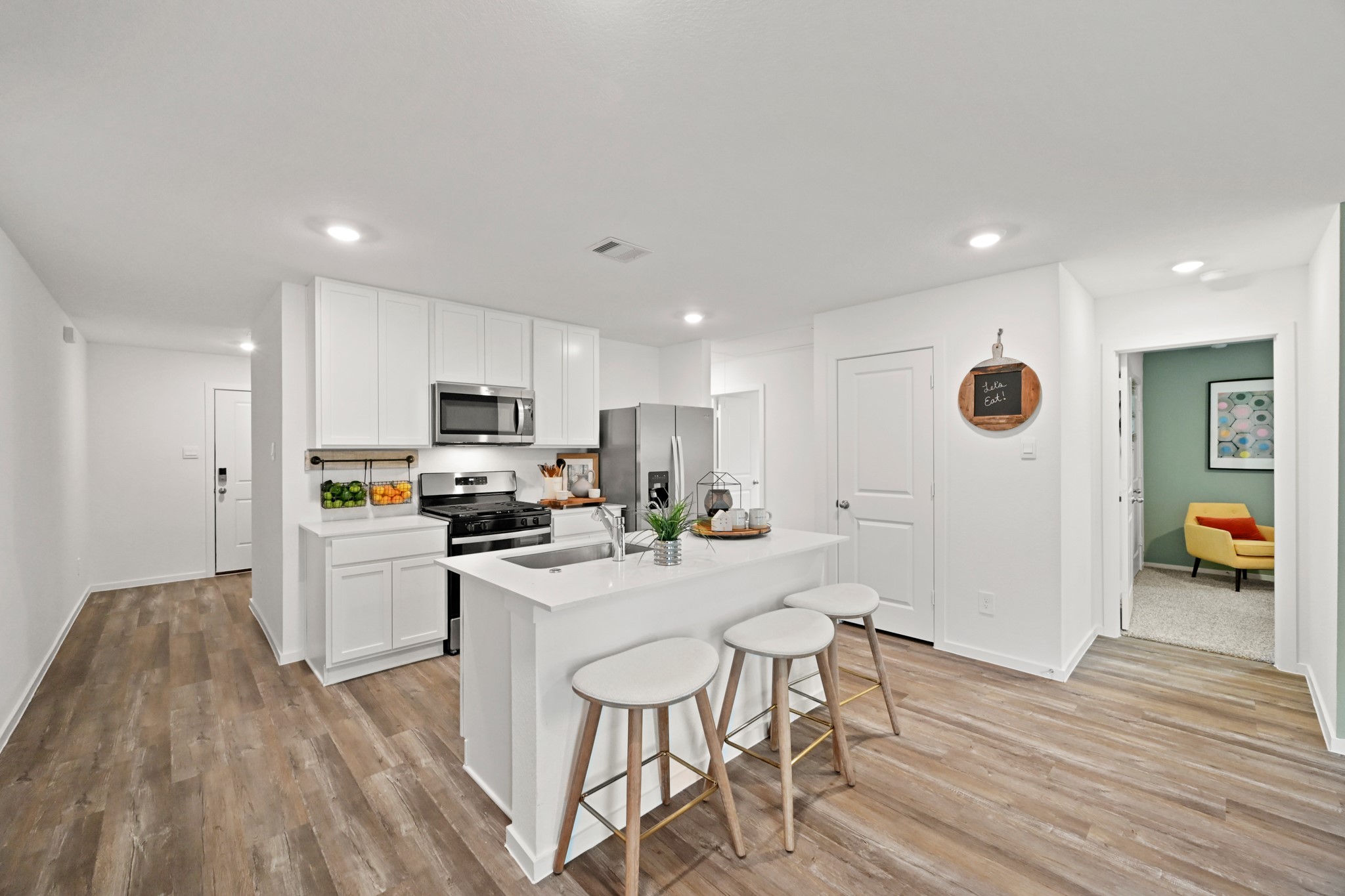 981 Sutherland Fls Street Conroe, TX 77303 - Photo 3 of 28