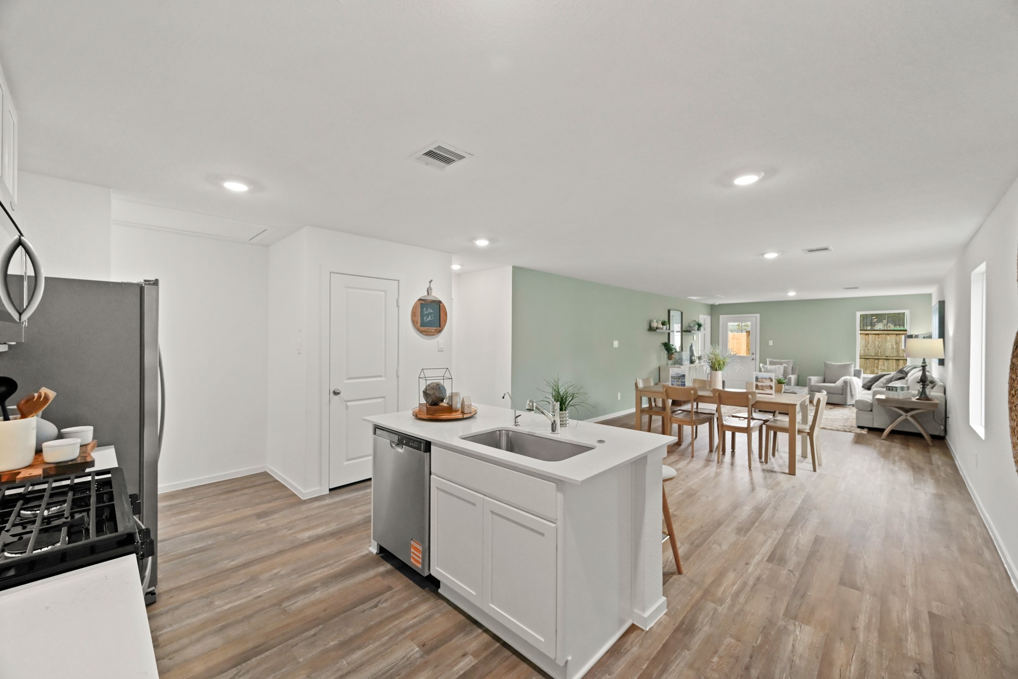 981 Sutherland Fls Street Conroe, TX 77303 - Photo 4 of 28