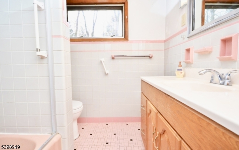 47 Brookside Drive Warren, NJ 07059 - Photo 13 of 15