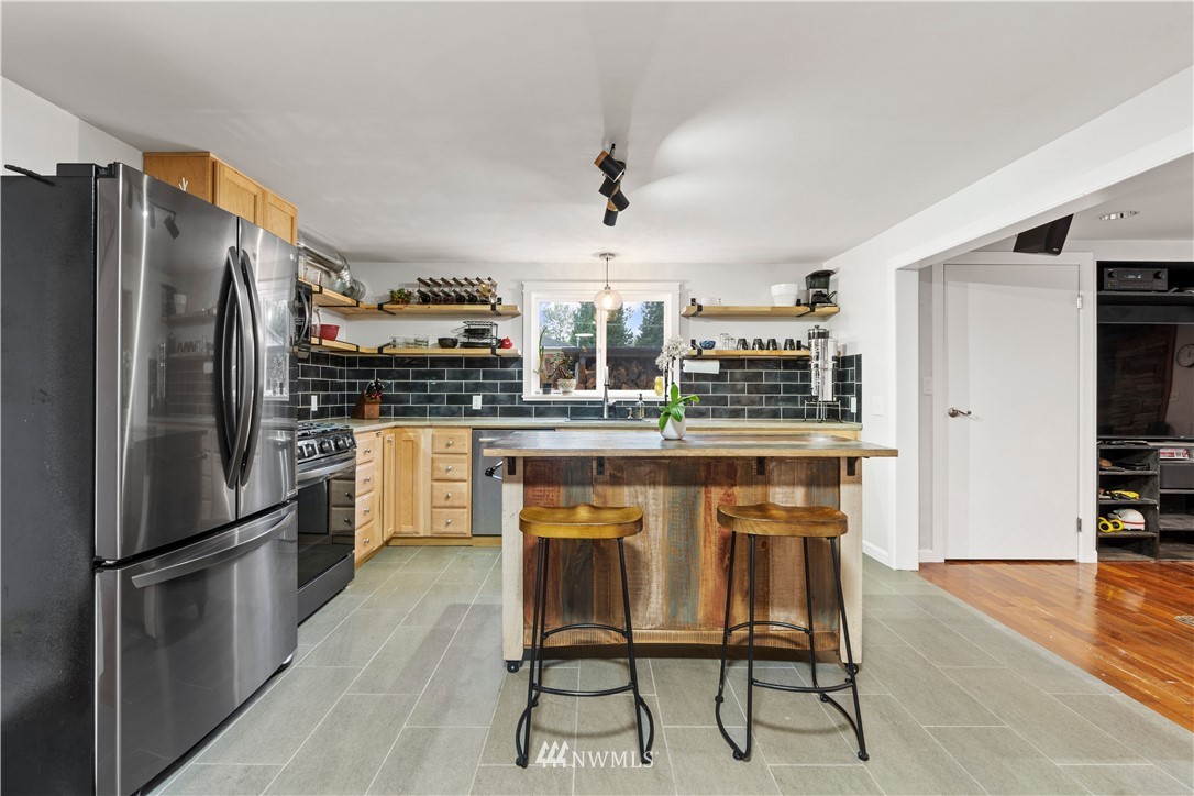 419 Southwest 126th Street Seattle, WA 98146 - Photo 2 of 18 Gallery Image 2