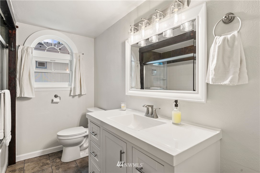 419 Southwest 126th Street Seattle, WA 98146 - Photo 11 of 18 Gallery Image 11