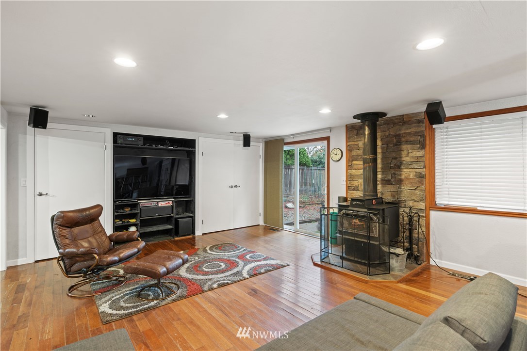 419 Southwest 126th Street Seattle, WA 98146 - Photo 8 of 18 Gallery Image 8