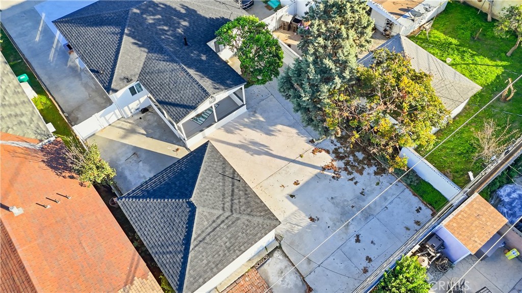 2835 Delta Avenue Long Beach, CA 90810 - Photo 27 of 29 an aerial view of a house with garden space and deck