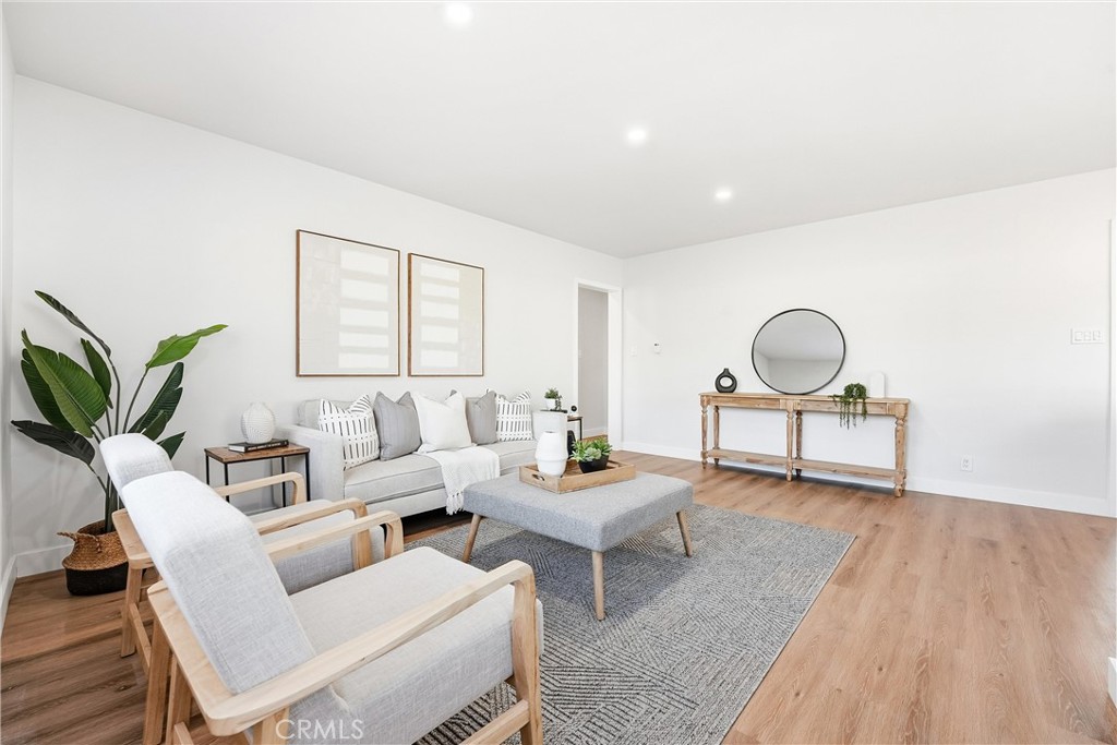 2835 Delta Avenue Long Beach, CA 90810 - Photo 6 of 29 a living room with furniture