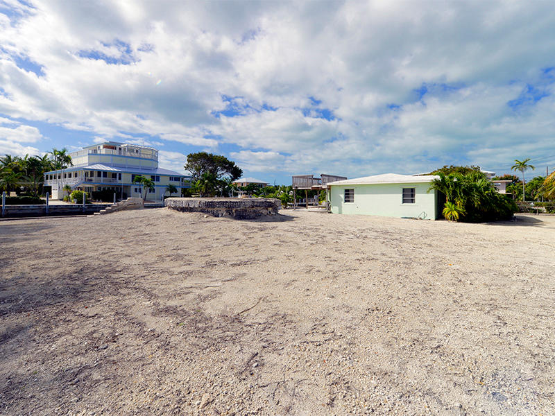 196 Bessie Road Tavernier, FL 33070 - Photo 7 of 22 Large Corner Lot