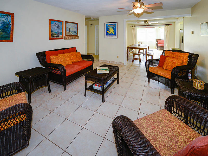 196 Bessie Road Tavernier, FL 33070 - Photo 8 of 22 Living Area