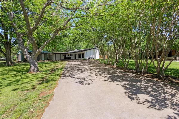 $449,900 | 336 Kirk Avenue, Pottsboro, TX 75076