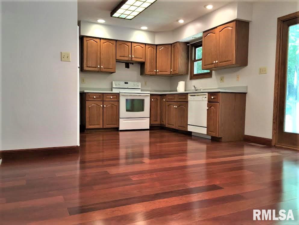 17 Raleigh Avenue Mackinaw, IL 61755 - Photo 11 of 30