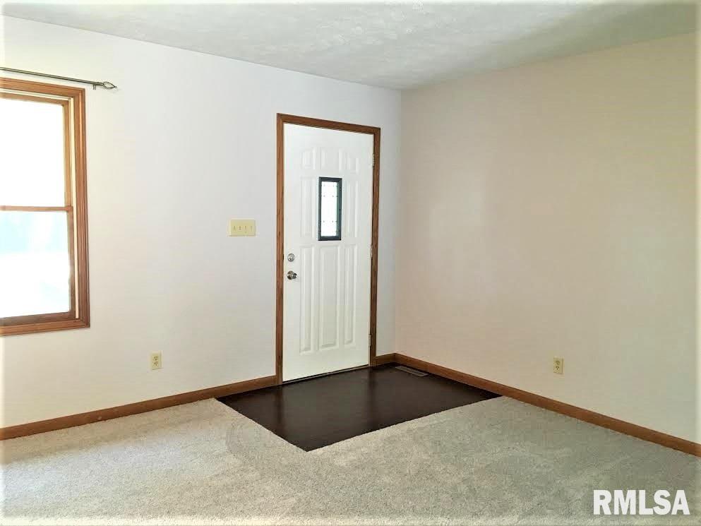 17 Raleigh Avenue Mackinaw, IL 61755 - Photo 3 of 30