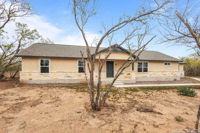 $439,750 | 149 Sylas Hayes Loop, Pleasanton, TX 78064