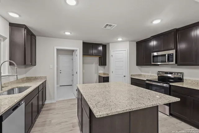 $439,750 | 149 Sylas Hayes Loop, Pleasanton, TX 78064