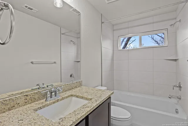 $439,750 | 149 Sylas Hayes Loop, Pleasanton, TX 78064