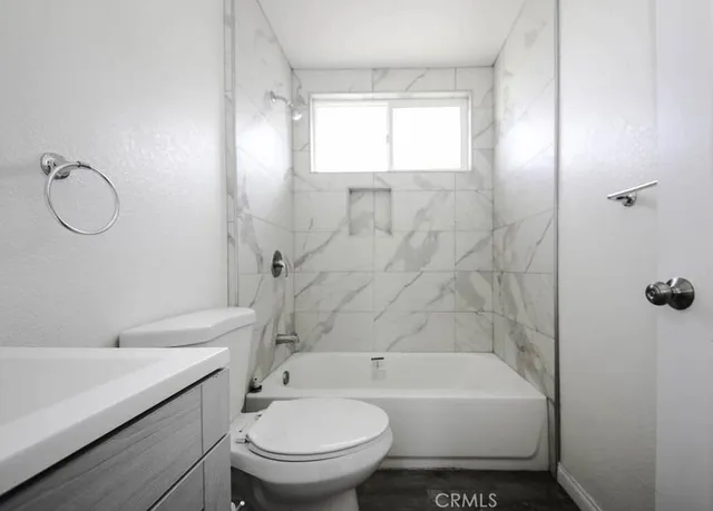 $3,800 | 220 West 112th Street, Los Angeles, CA 90061