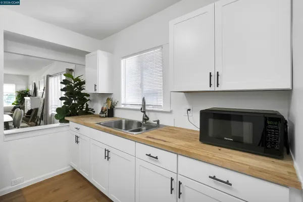 $649,000 | 2596 MacArthur Boulevard, Oakland, CA 94602