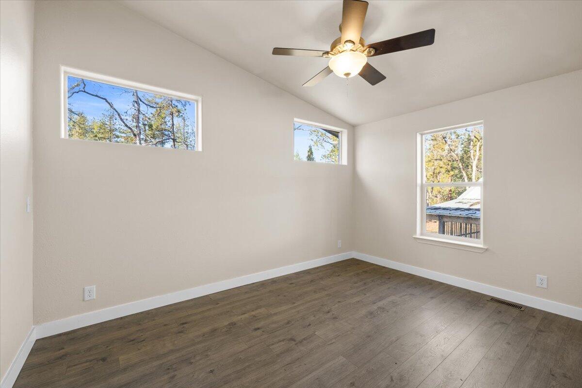 1387 North Obenchain Road Eagle Point, OR 97524 - Photo 28 of 39 22-CI_5974