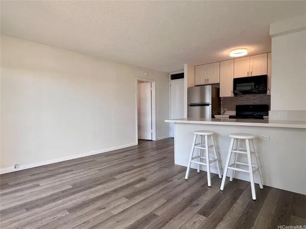 $2,350 | 1914 University Avenue, Unit 303, Honolulu, HI 96822
