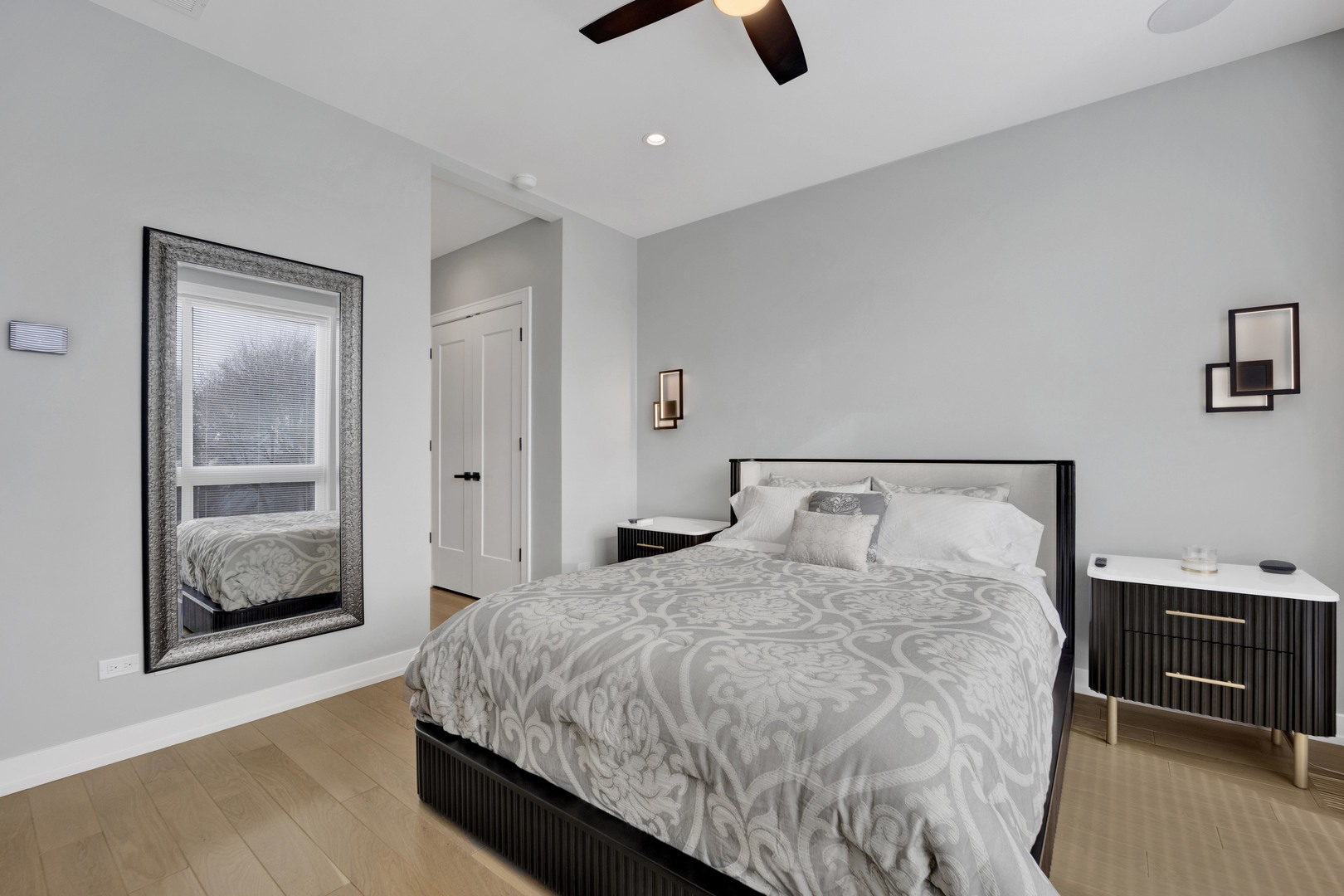 1533 West Barry Avenue, Unit 2 Chicago, IL 60657 - Photo 15 of 31