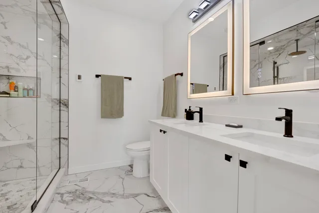 $1,650,000 | 1533 West Barry Avenue, Unit 2, Chicago, IL 60657