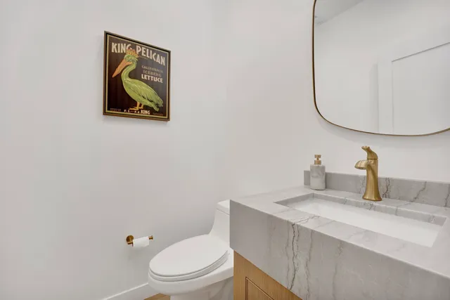 $1,650,000 | 1533 West Barry Avenue, Unit 2, Chicago, IL 60657