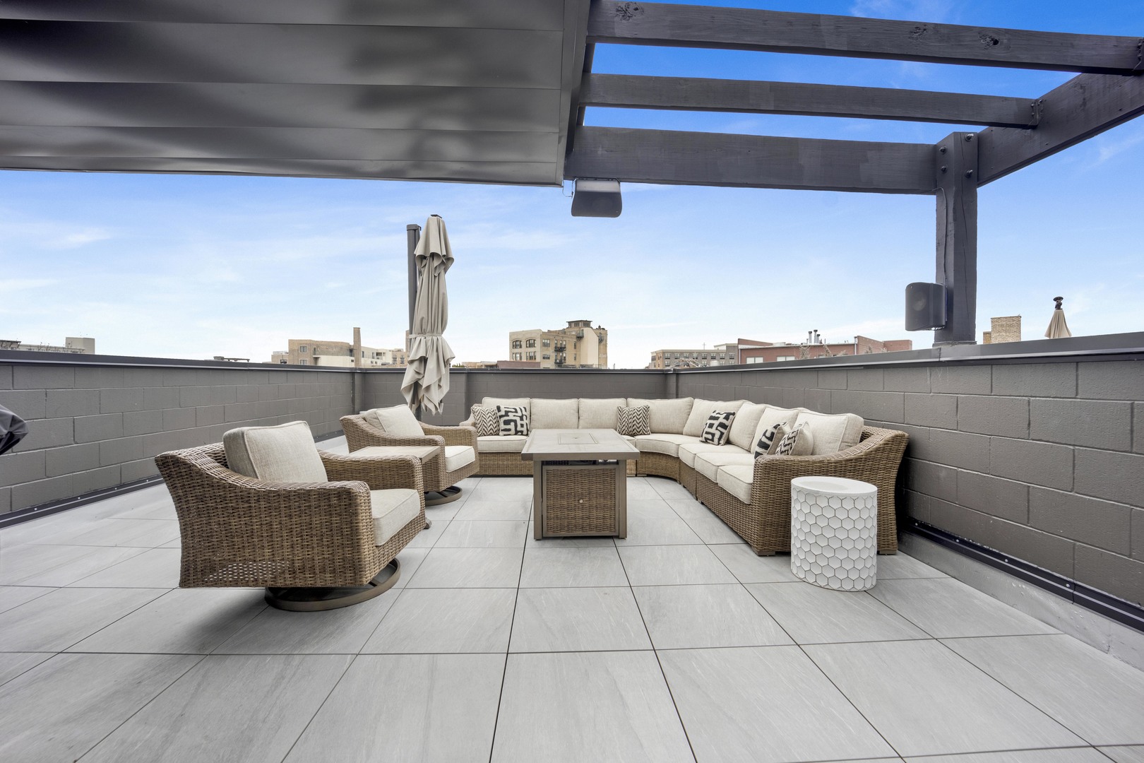 1533 West Barry Avenue, Unit 2 Chicago, IL 60657 - Photo 27 of 31