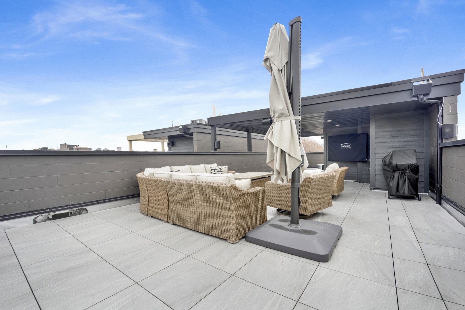 1533 West Barry Avenue, Unit 2 Chicago, IL 60657 - Photo 28 of 31