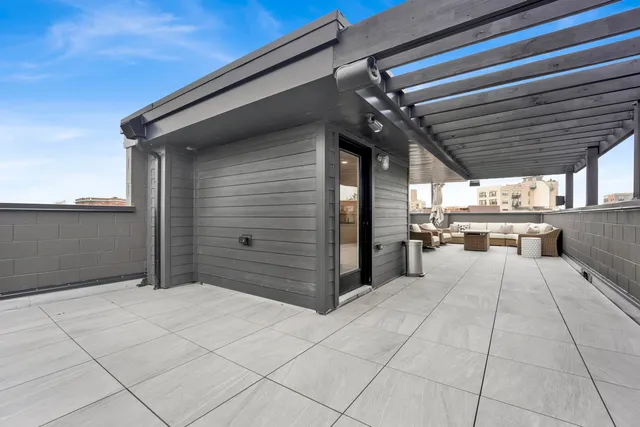 $1,650,000 | 1533 West Barry Avenue, Unit 2, Chicago, IL 60657