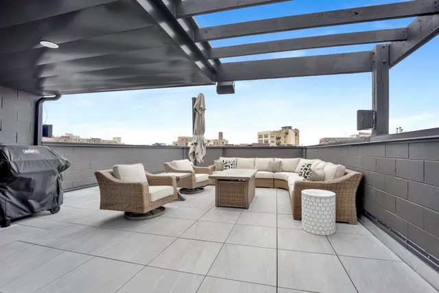 $1,650,000 | 1533 West Barry Avenue, Unit 2, Chicago, IL 60657