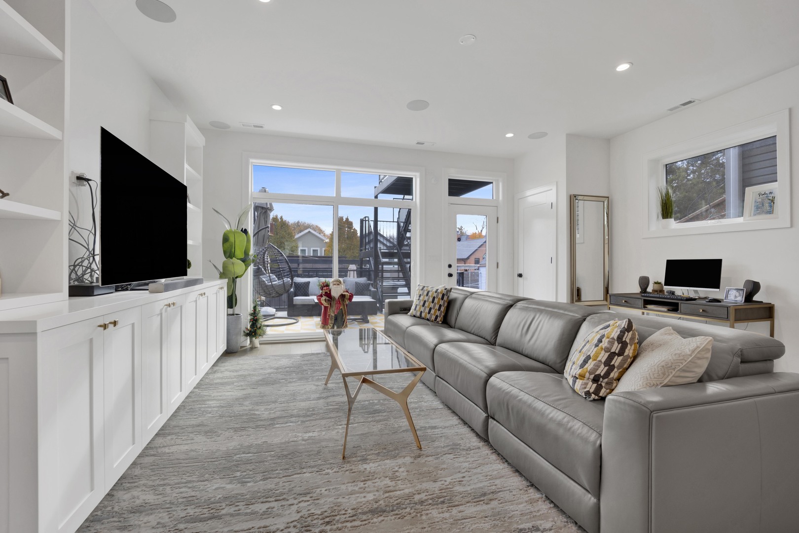 1533 West Barry Avenue, Unit 2 Chicago, IL 60657 - Photo 7 of 31