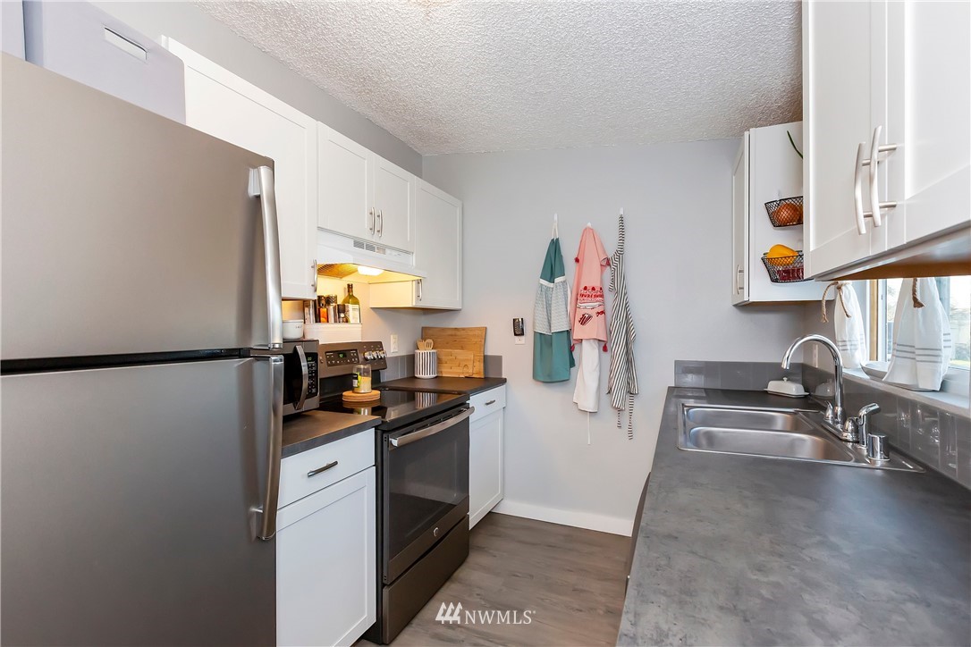2433 Perry Avenue Bremerton, WA 98310 - Photo 8 of 27 Gallery Image 8