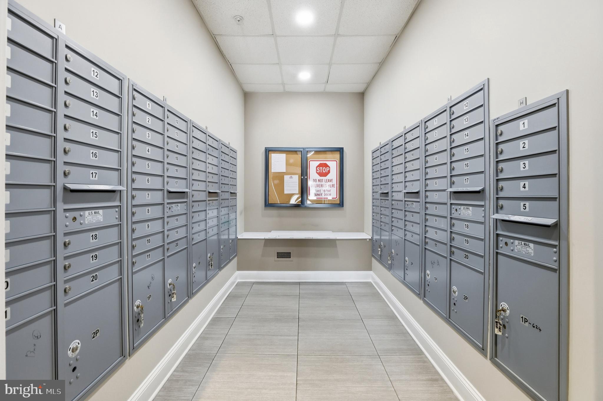 6301 Edsall Road, Unit 106 Alexandria, VA 22312 - Photo 18 of 28 a bathroom with a bathtub and shower