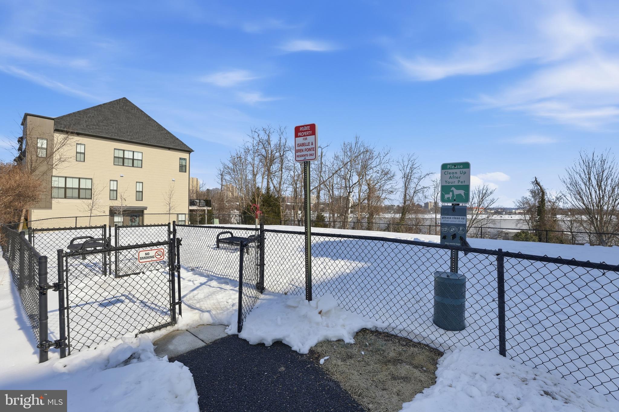 6301 Edsall Road, Unit 106 Alexandria, VA 22312 - Photo 25 of 28 a view of a terrace with chairs