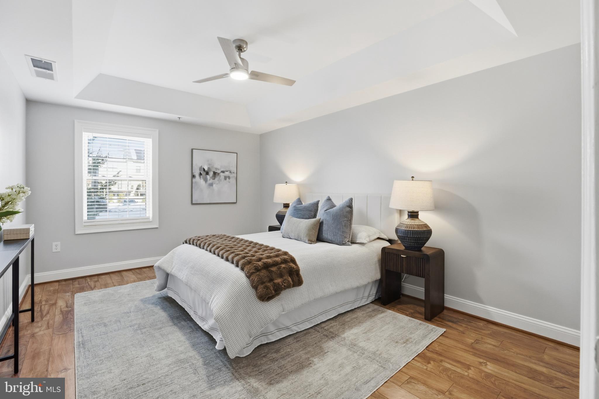 6301 Edsall Road, Unit 106 Alexandria, VA 22312 - Photo 6 of 28 a spacious bedroom with a bed and lamp