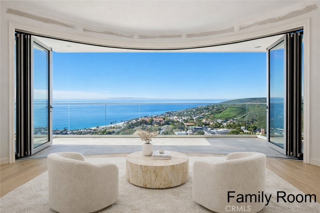 1425 Samoa Way Laguna Beach, CA 92651 - Photo 11 of 31 Digital Living Area