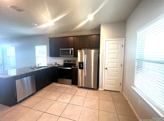 $1,600 | 7851 Abbey Place, San Antonio, TX 78218