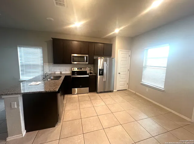 $1,600 | 7851 Abbey Place, San Antonio, TX 78218