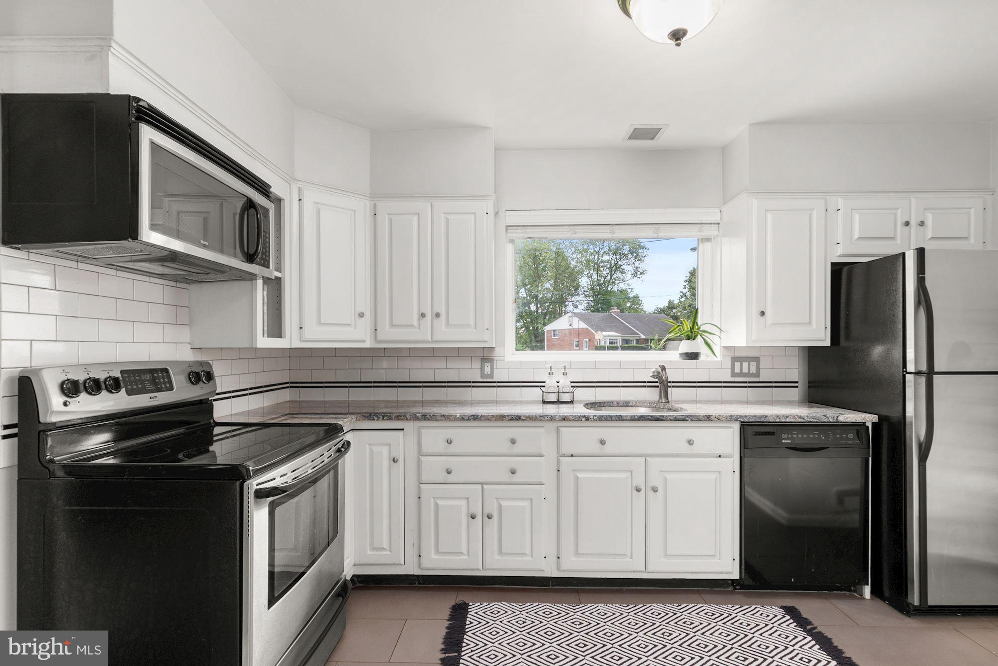 314 Burnt Mills Avenue Silver Spring, MD 20901 - Photo 8 of 29 Main Level - Kitchen